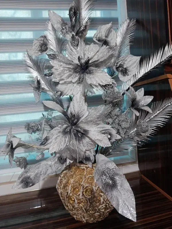 گل و گلدان در حد نو|گل مصنوعی|شاهین دژ, |دیوار