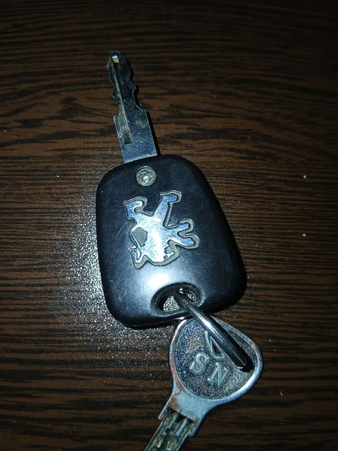 سویچ ماشین پیدا شده|اشیا|همدان, |دیوار