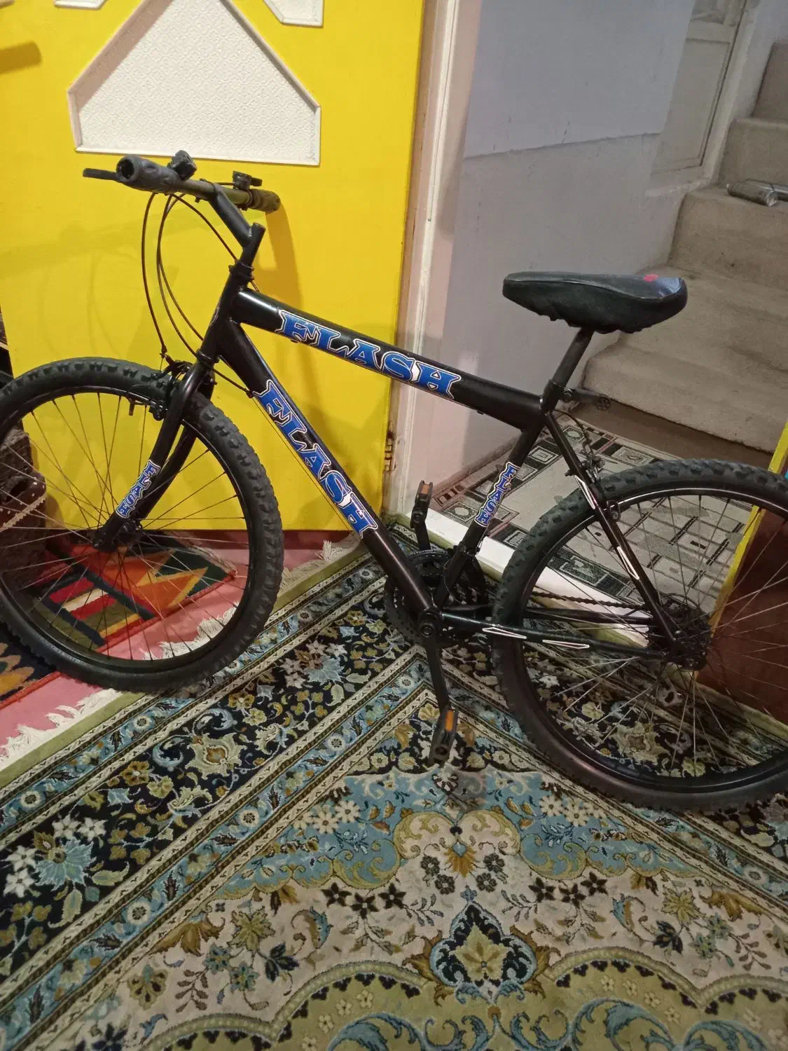 دوچرخه۲۶دنده دار|دوچرخه، اسکیت، اسکوتر|میانه, |دیوار