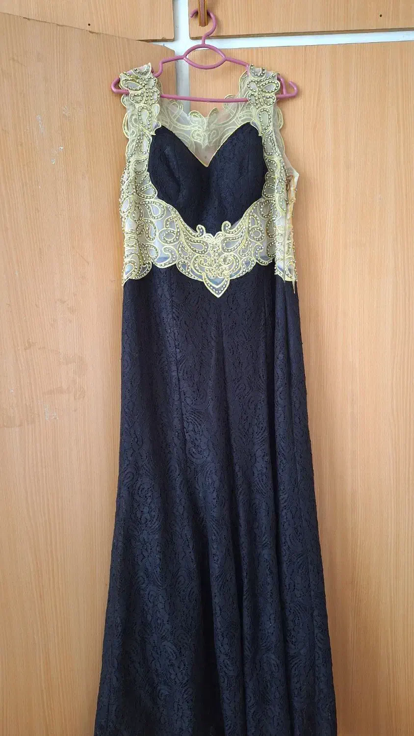 لباس مجلسی|لباس|رباطکریم, رباطکریم|دیوار