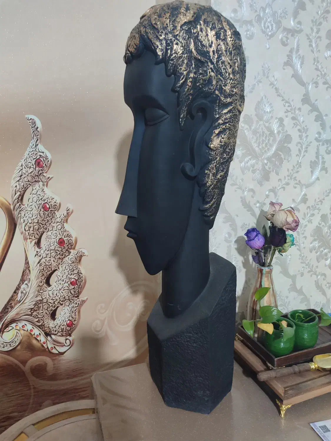 مجسمه|مجسمه، تندیس، ماکت|رباطکریم, رباطکریم|دیوار