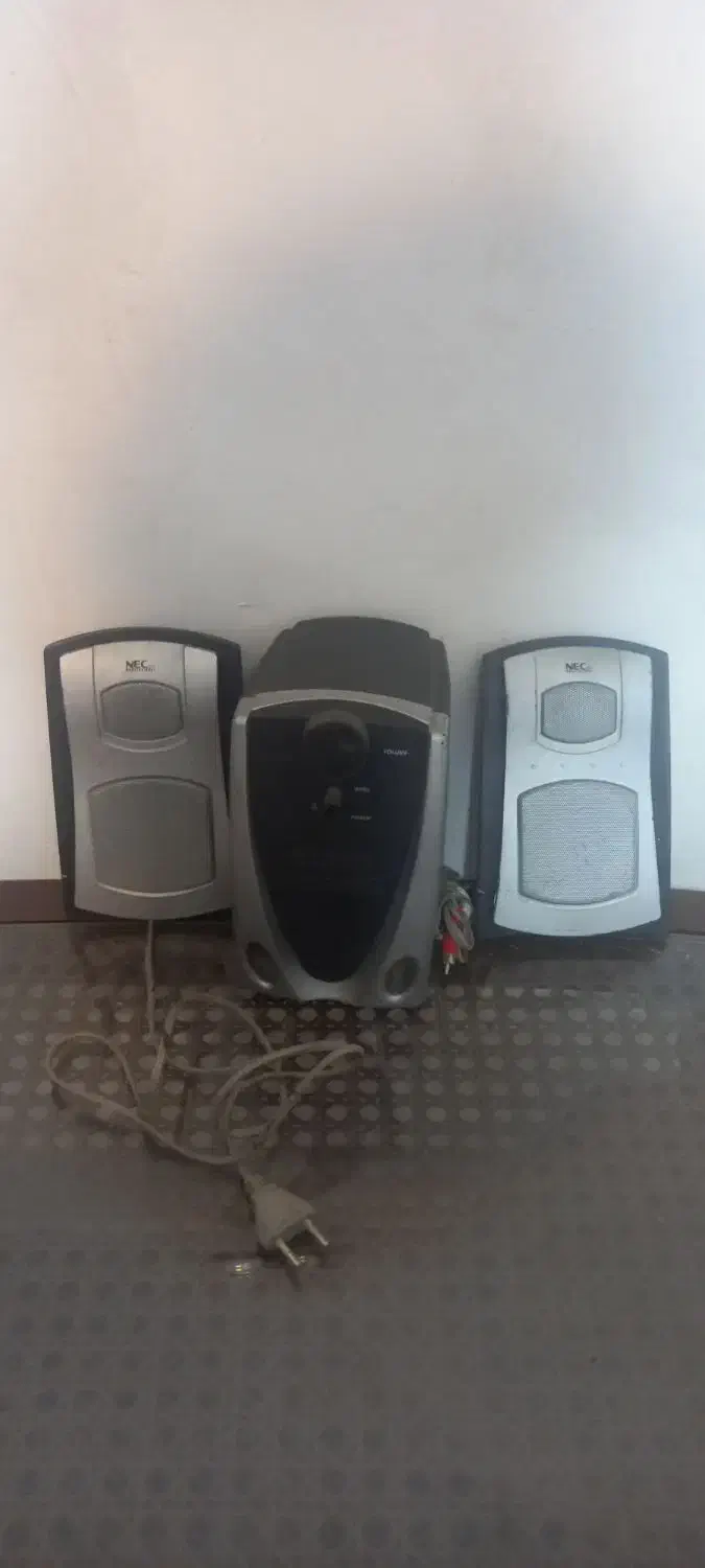 یک عدداسپیکر همراه بادوعدد بلندگو.|سیستم صوتی خانگی|همدان, |دیوار