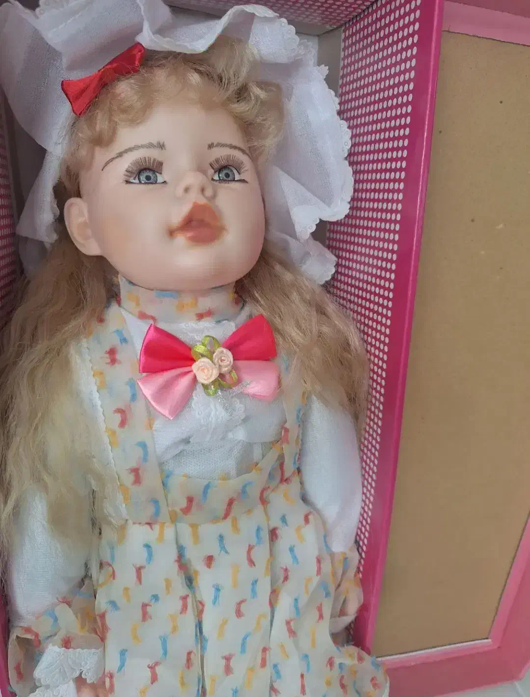 عروسک|اسباب‌بازی بچه|رشت, لاکان شهر|دیوار