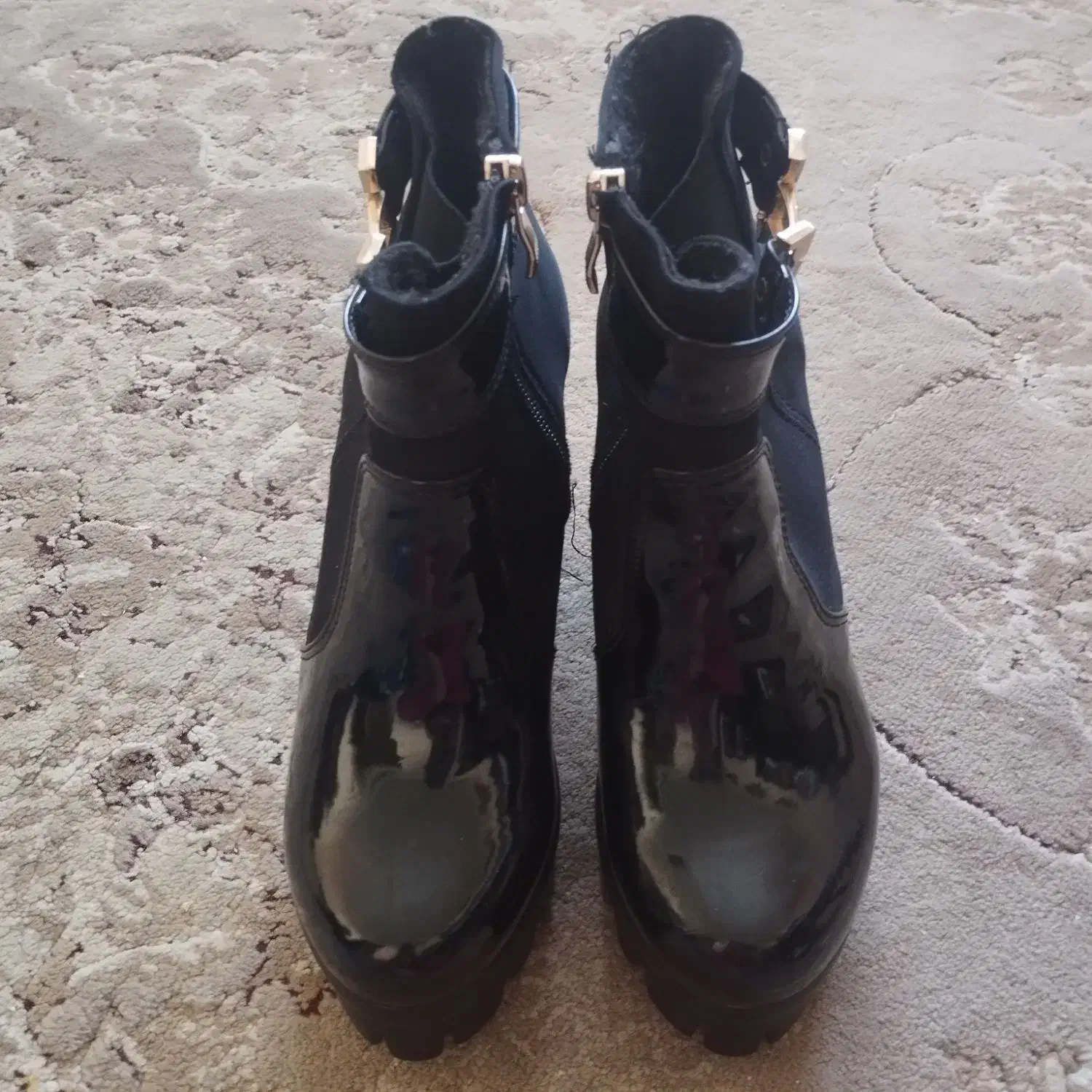 نیم بوت و کتونی و کالج|کیف، کفش، کمربند|پرند, فاز ۶|دیوار