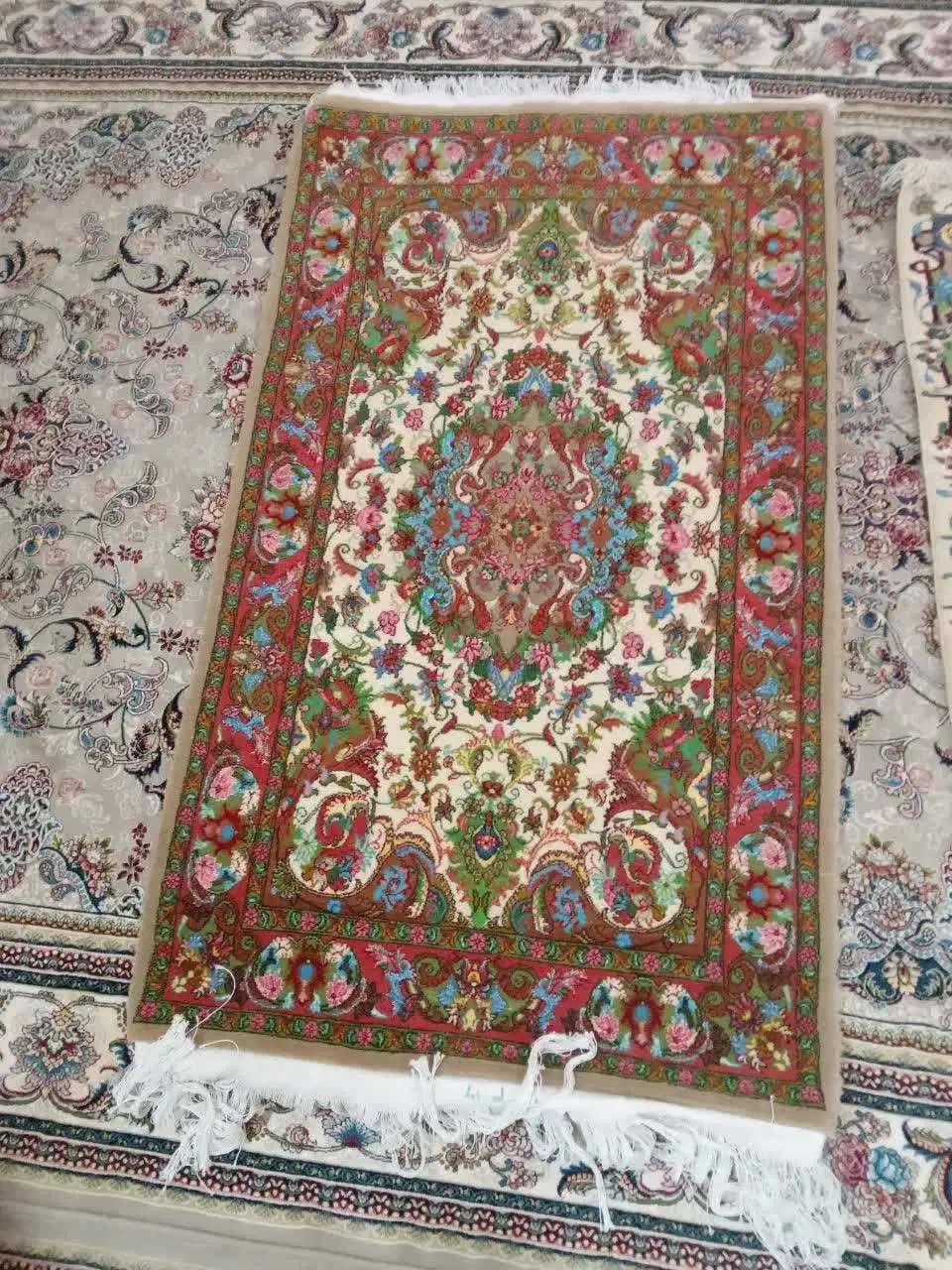 فرش دستبافت زرنیم|فرش|باقرشهر, |دیوار