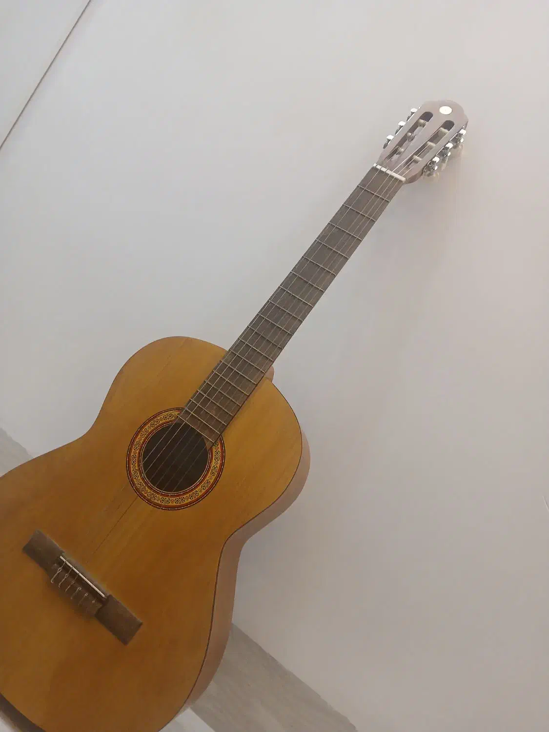 گیتار کلاسیک|گیتار، بیس، امپلیفایر|سلماس, |دیوار