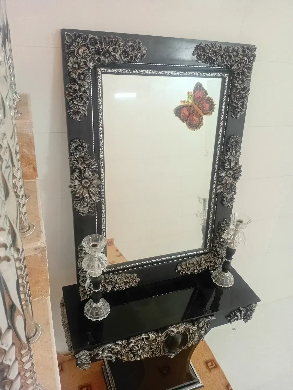 آینه همراه میز و شمعدان|آینه|نیشابور, ریوند|دیوار