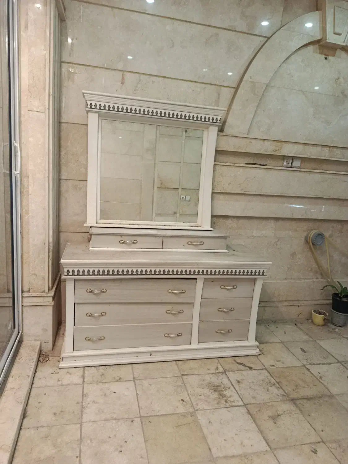 میز ارایش|بوفه، ویترین، کنسول|شاهین‌شهر, حافظ جنوبی|دیوار