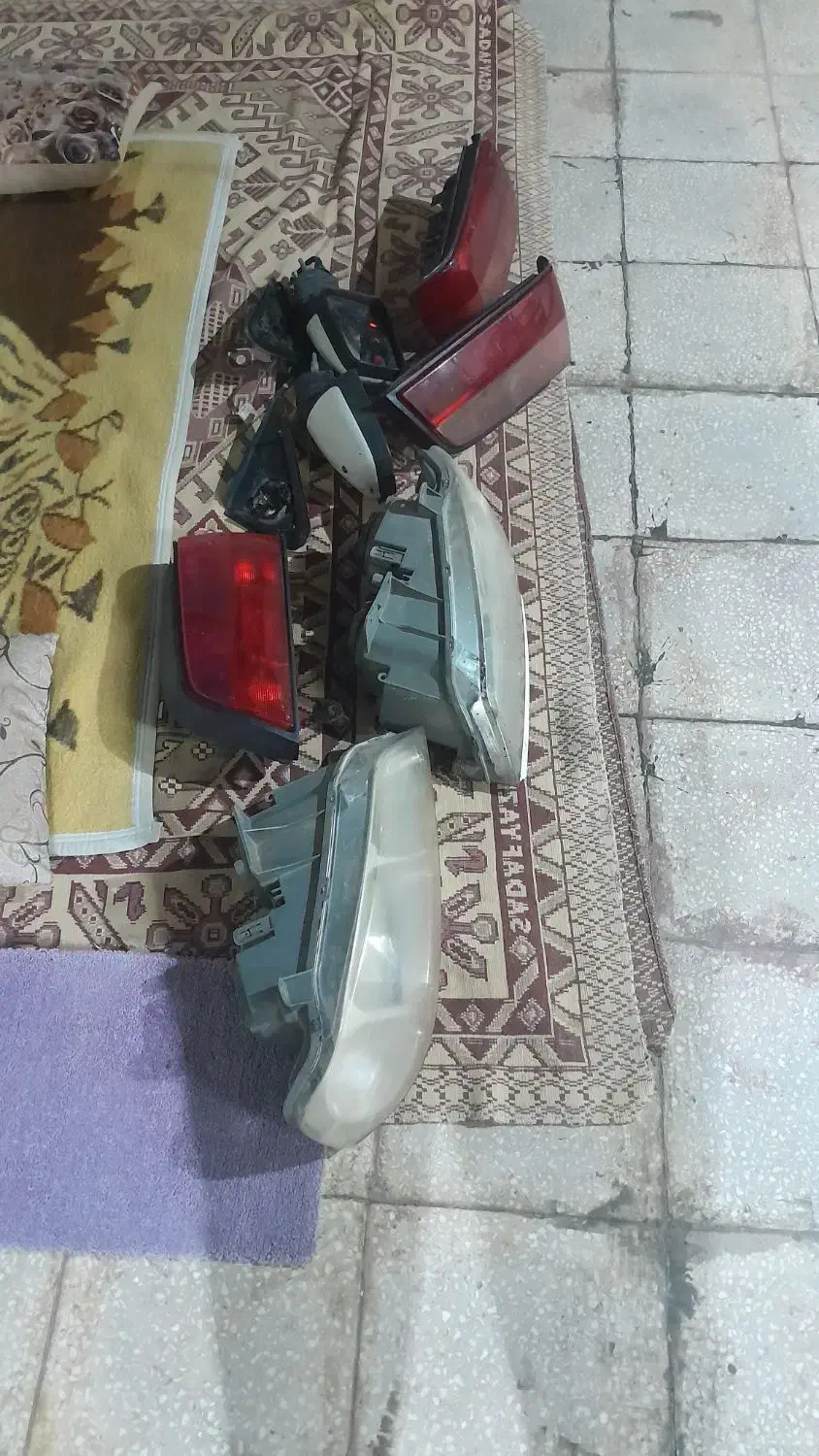 سه عدد چراغ خطر پژودوعددآینه دوعددچراغ جلو پژو|قطعات یدکی و لوازم جانبی|قم, محمد آباد|دیوار
