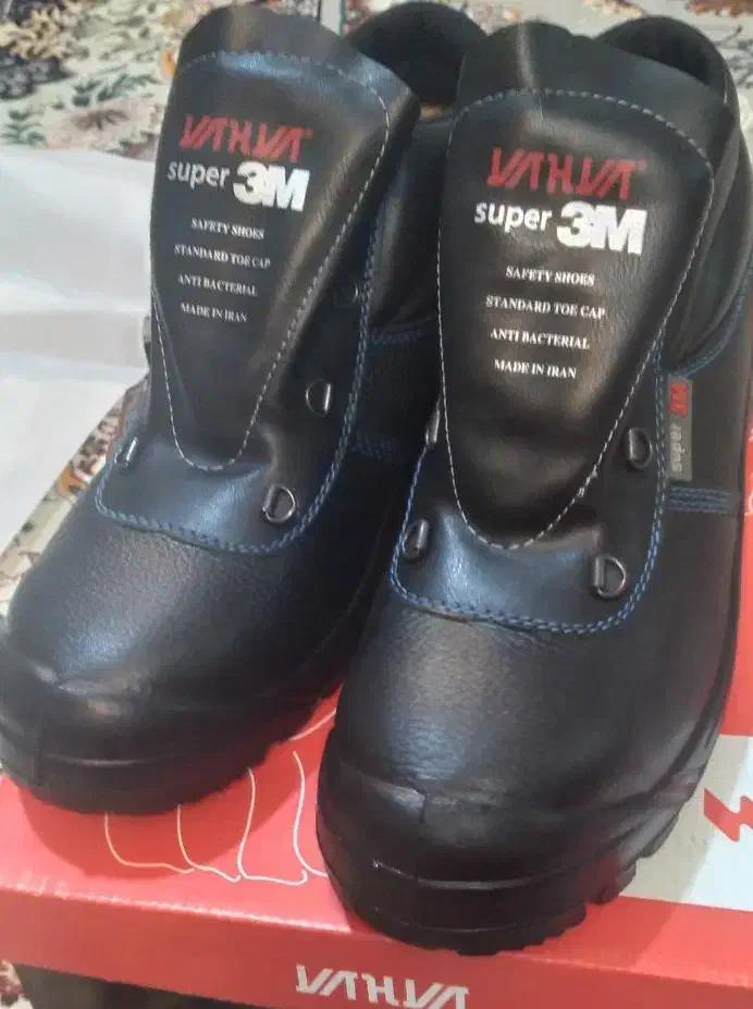 لباس کار|کیف، کفش، کمربند|بروجرد, |دیوار