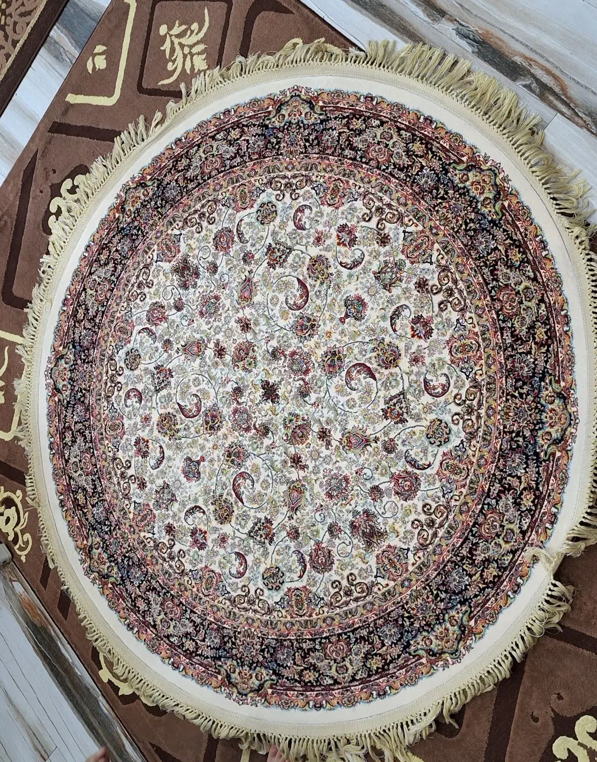 فرش گرد ۱۲۰۰ شانه|فرش|آمل, |دیوار