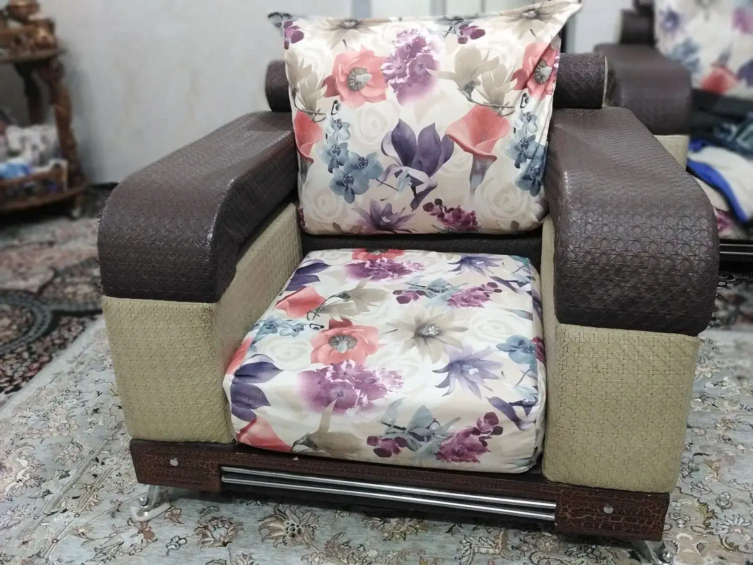 با سلام یک دست مبل هفت نفره با بدنه‌ چرم|مبلمان خانگی و میز عسلی|نیشابور, رنج آباد|دیوار