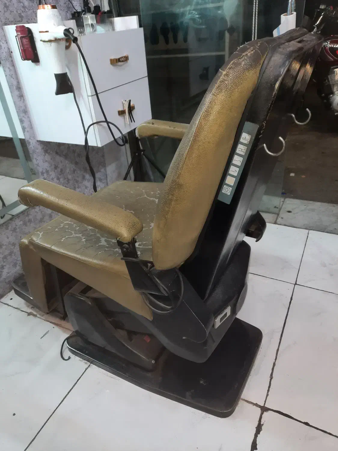 صندلی ارایشگاه پویا|آرایشگاه و سالنهای زیبایی|مشهد, کوشش|دیوار