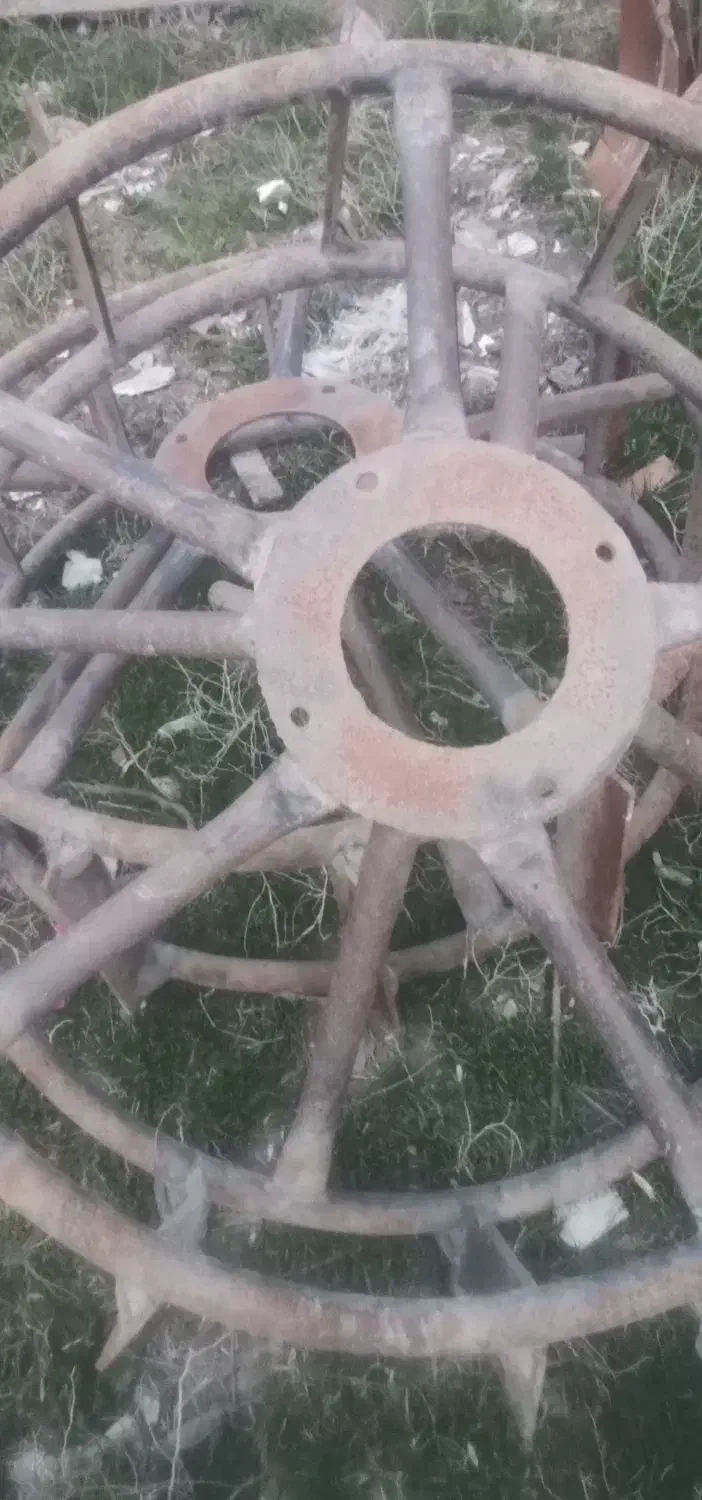 چرخ آهنی|ماشین‌آلات صنعتی|نگین شهر, |دیوار