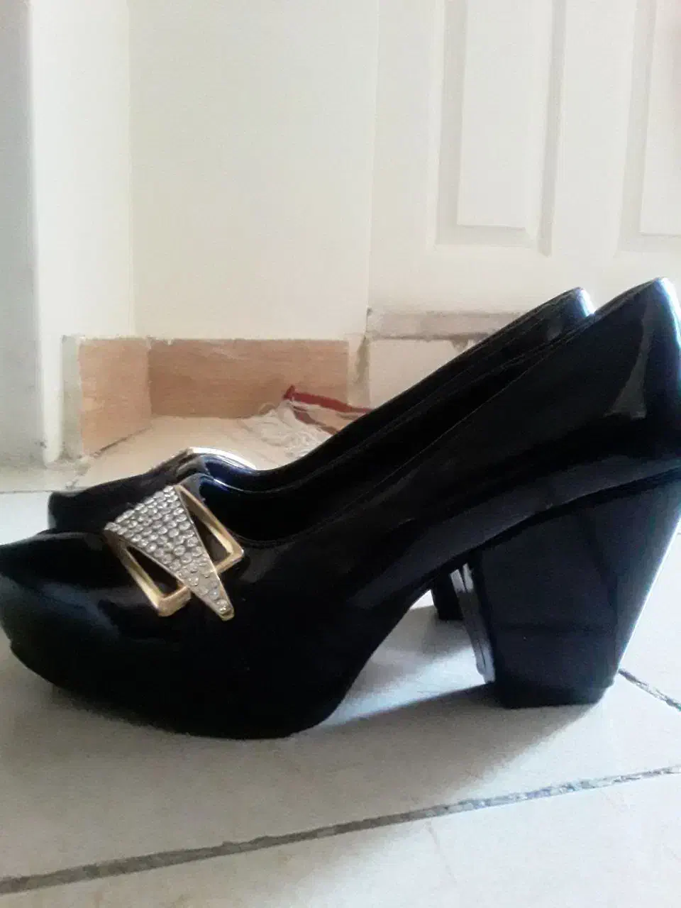 کفش مجلسی|کیف، کفش، کمربند|فردیس, نیروگاه برق|دیوار