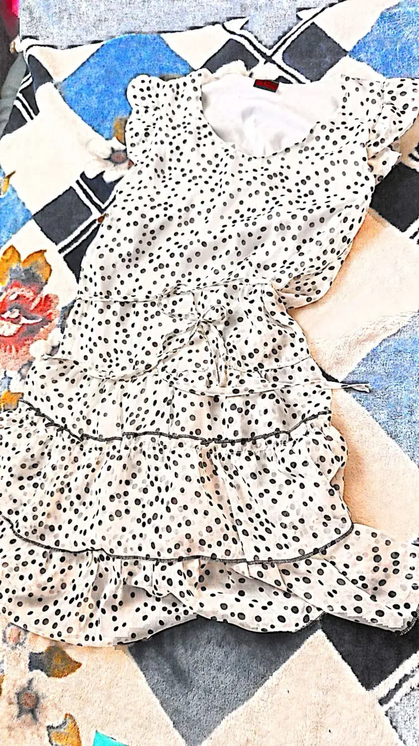 لباس|لباس|مشهد, تربیت (صدف)|دیوار