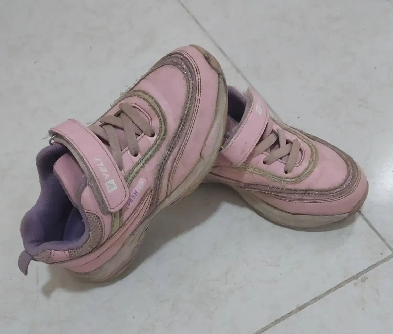 کفش دخترانه اسپرت خارجی سایز 32|کفش و لباس بچه|نیشابور, هفده شهریور|دیوار