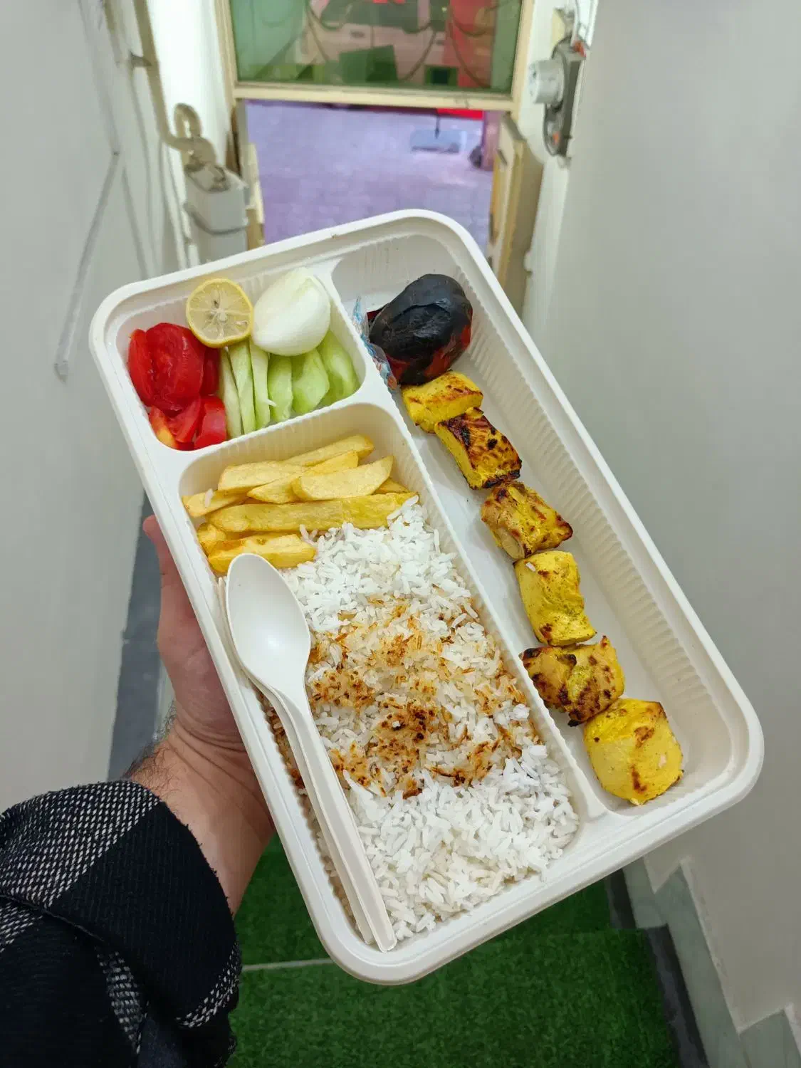 تهیه غذا و پذیرش سفارشها|خدمات پذیرایی، مراسم|رشت, دیلمان|دیوار