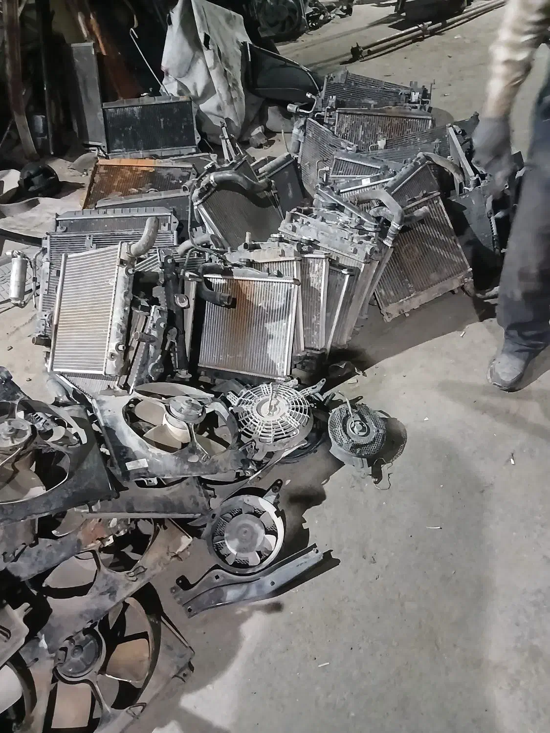 رادیات استوک|قطعات یدکی و لوازم جانبی|قم, قلعه صدری|دیوار