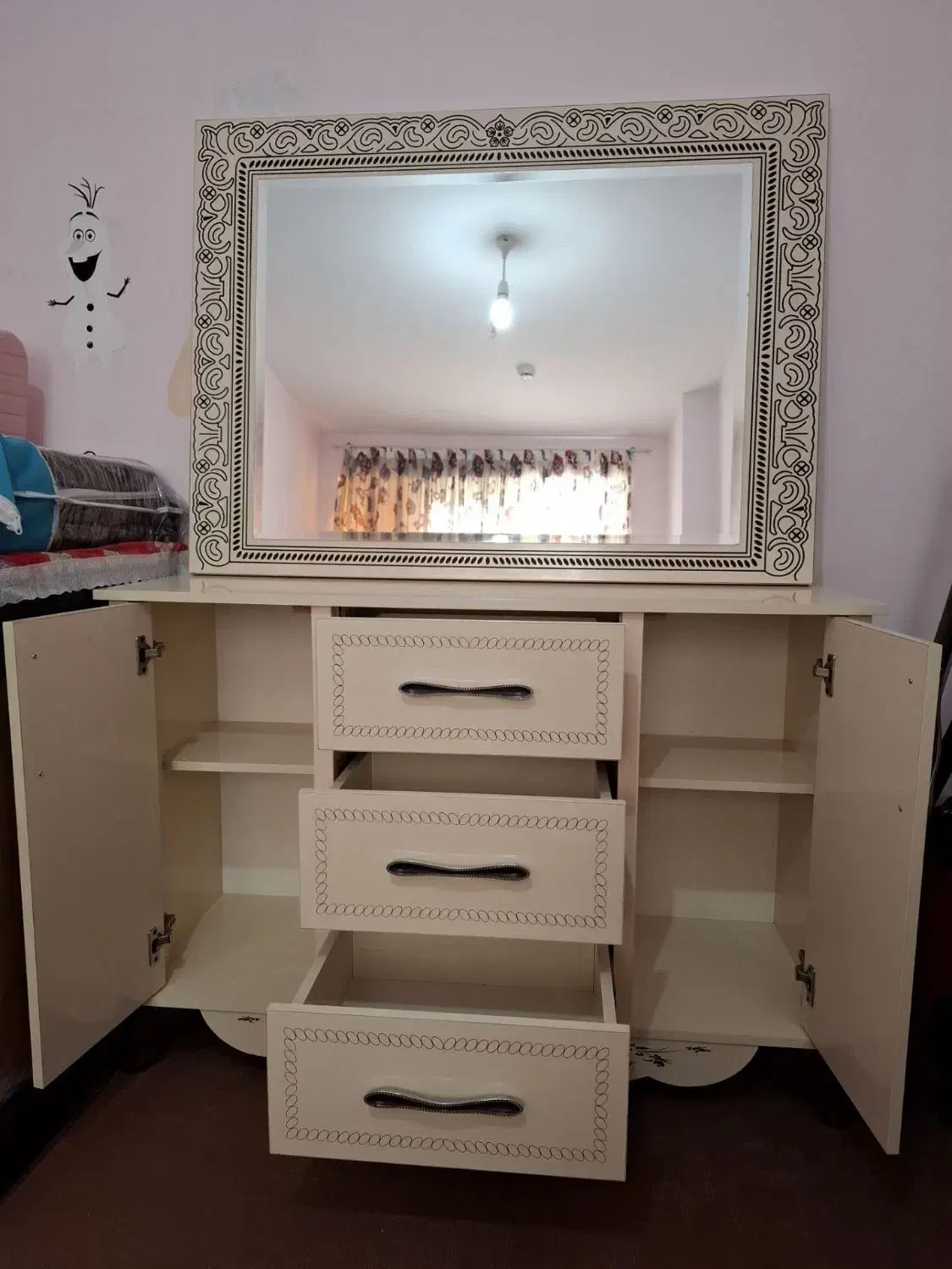 آینه و کمد و کنسول در حد|بوفه، ویترین، کنسول|فولادشهر, C3|دیوار