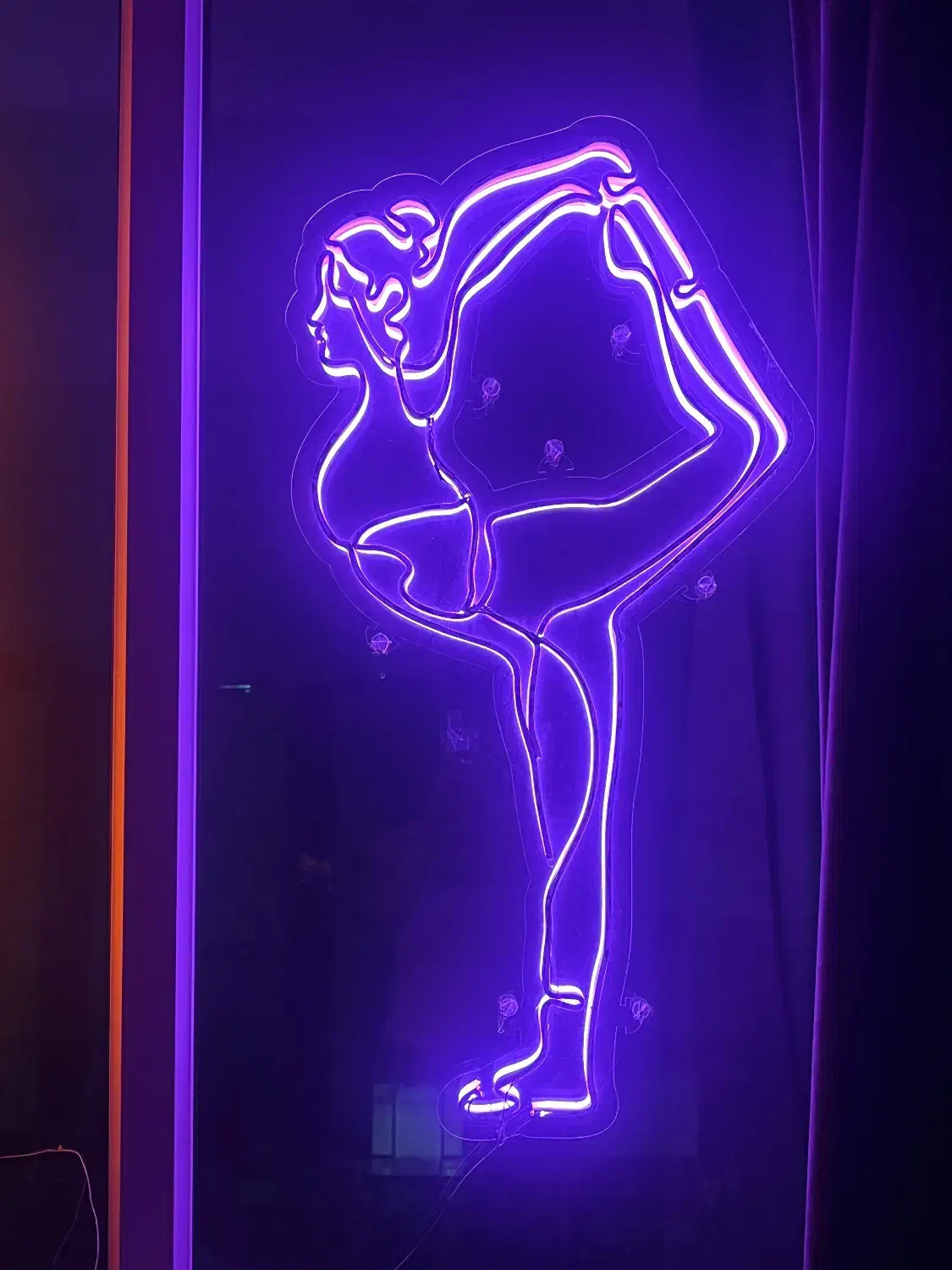 تابلو نئون یوگا|تجهیزات ورزشی|قائمشهر, |دیوار