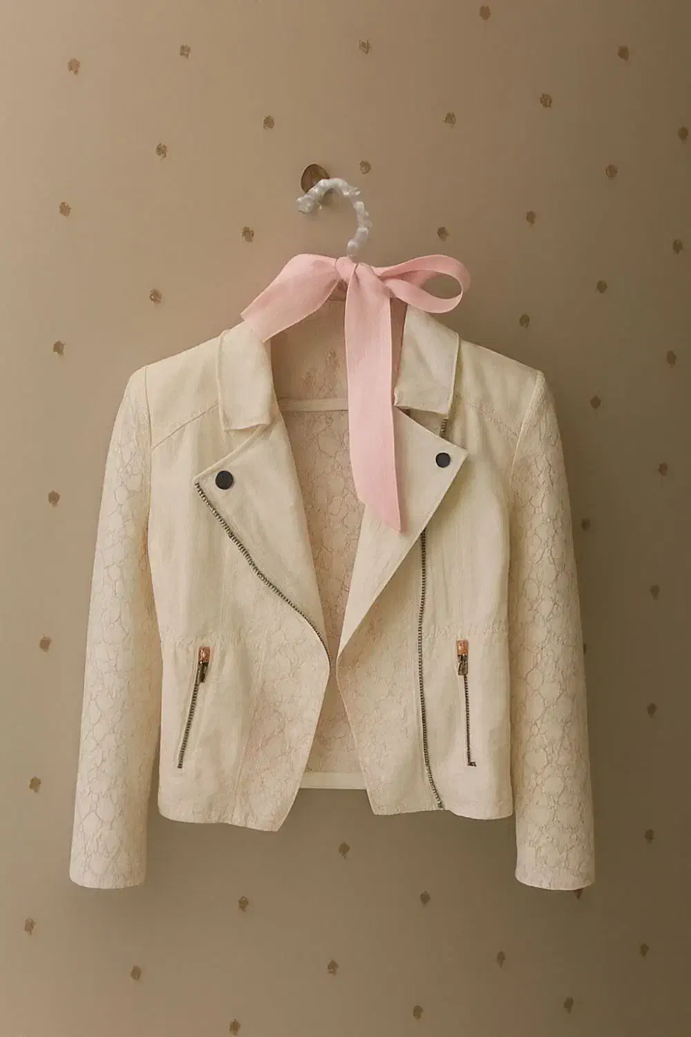 پینترستی|لباس|قروه, |دیوار