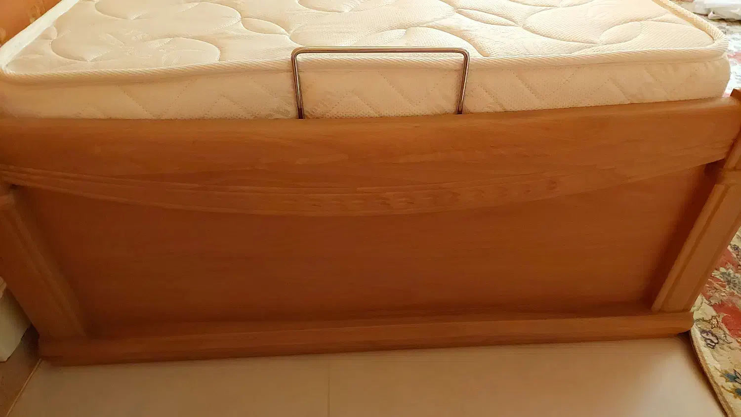 تخت یک نفره‌ باکس دار|تخت و سرویس خواب|رشت, لاکانی|دیوار