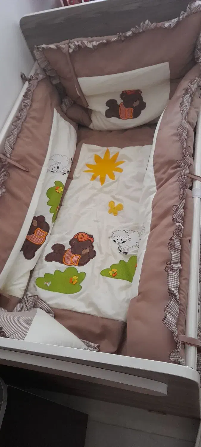 تخت کودک|تخت و صندلی بچه|هشتگرد, هشتگرد قدیم|دیوار