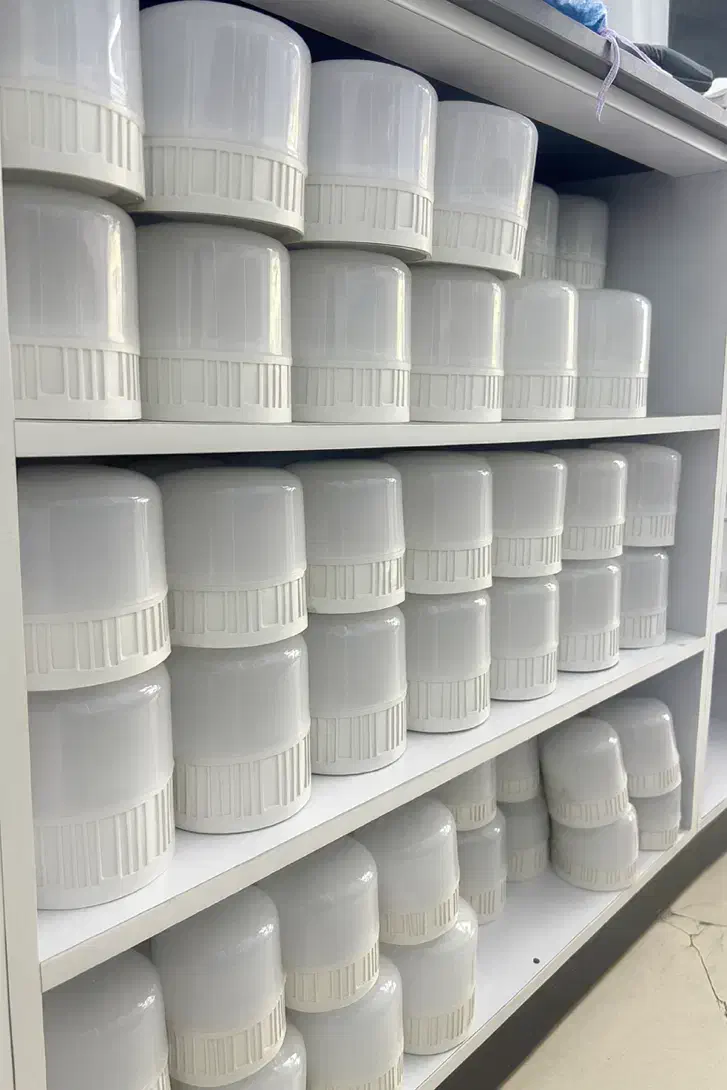 بدنه لامپ و خودِ لامپ|لامپ و چراغ|اهواز, طالقانی|دیوار