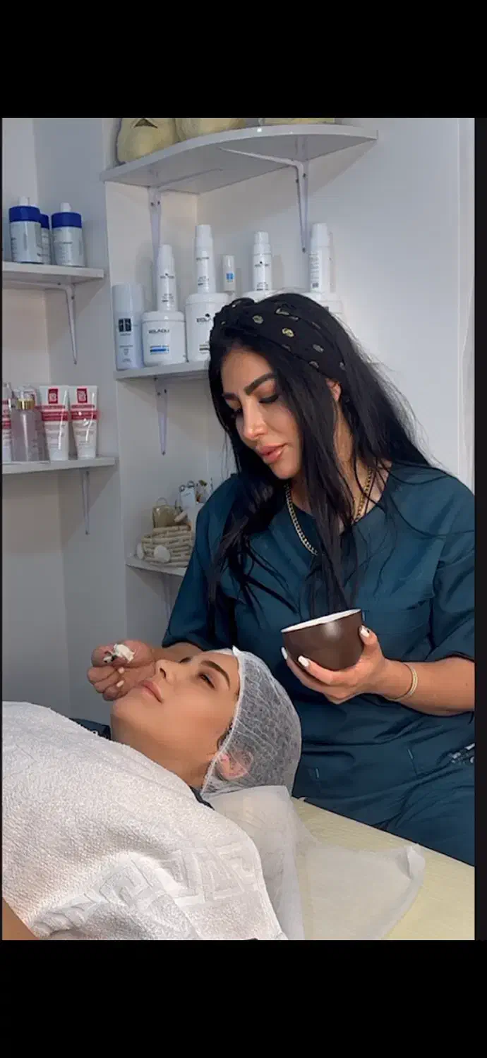 پاکسازی و فیشال درمانی و تخصصی|خدمات آرایشگری و زیبایی|فولادشهر, B4|دیوار