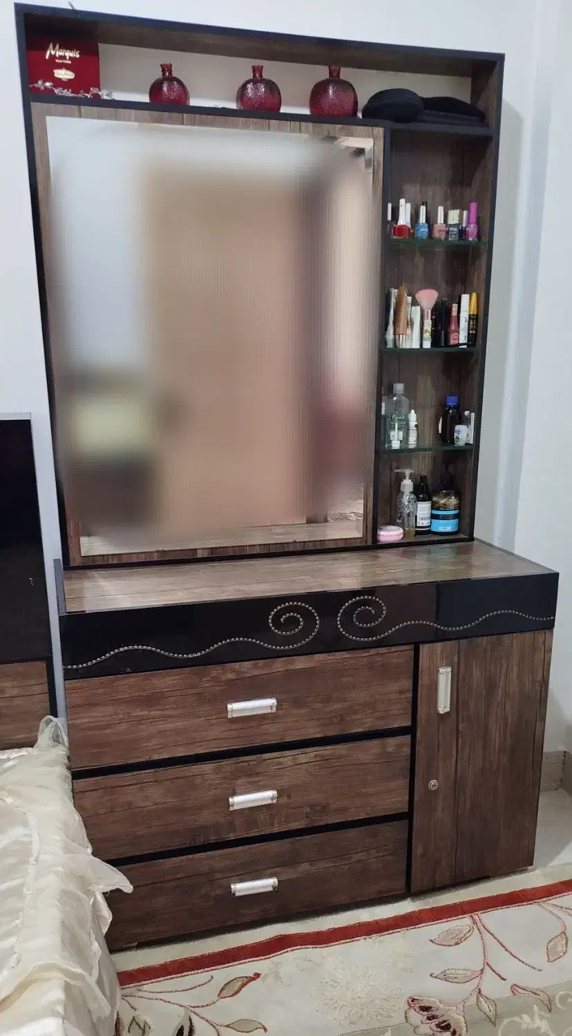 سرویس خواب|تخت و سرویس خواب|نجفآباد, یزدانشهر|دیوار