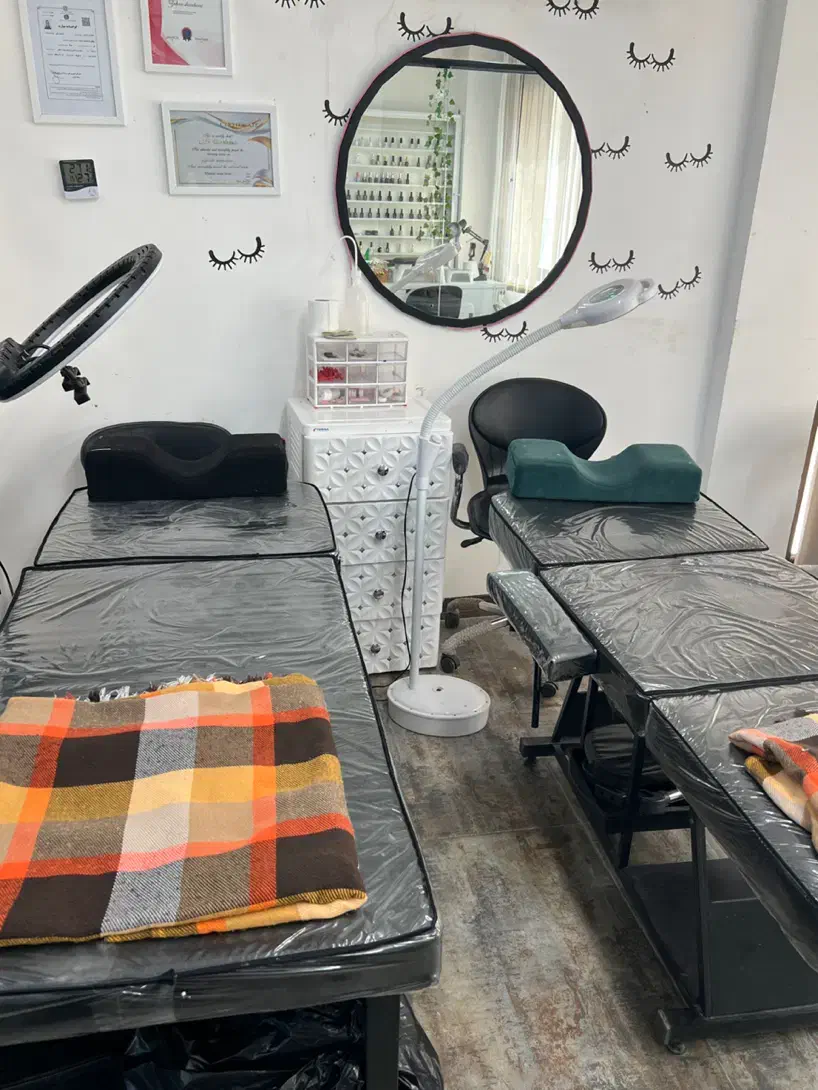 استخدام مژه کارحرفه ای وباسابقه|استخدام درمانی، زیبایی، بهداشتی|شیراز, باغ تخت|دیوار