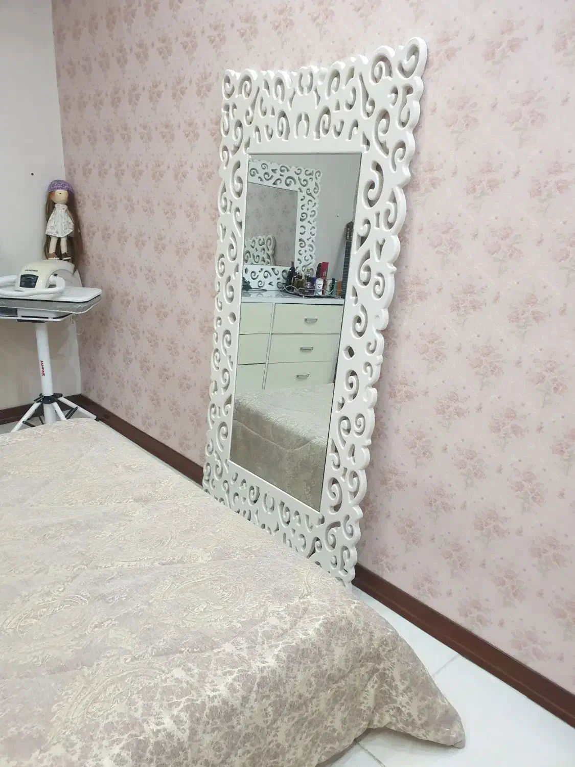 سرویس خواب|تخت و سرویس خواب|قم, چهل درخت‎|دیوار