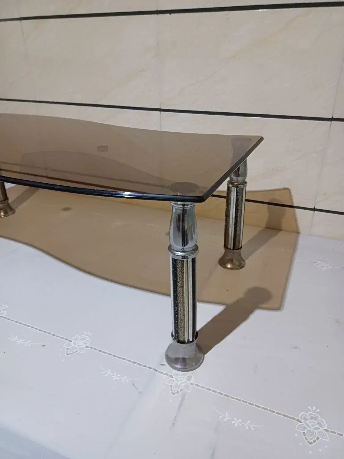 میز جلو مبلی با شیشه برنز سالم|مبلمان خانگی و میز عسلی|کرج, کرج نو|دیوار