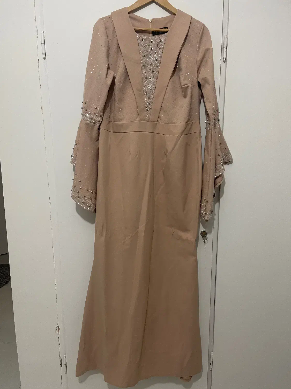 لباس مجلسی|لباس|کرج, باغستان|دیوار