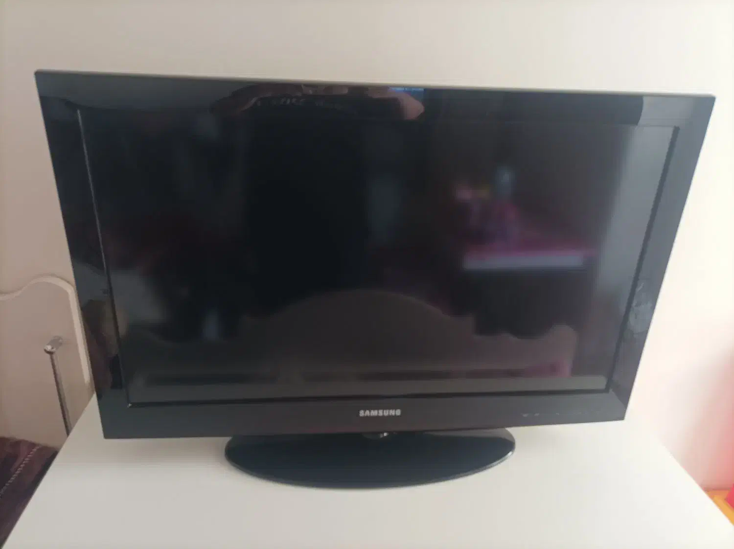 تلویزیون 32|تلویزیون و پروژکتور|پرند, فاز ۶|دیوار