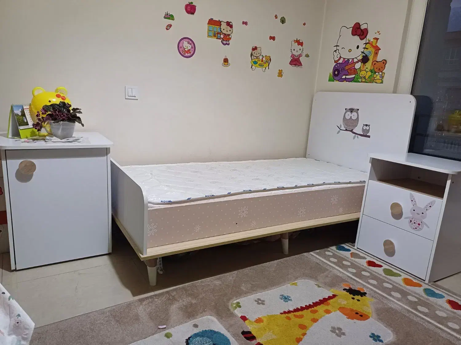 تخت و ویترین کودک / نوجوان|اسباب و اثاث بچه|تهران, الهیه|دیوار