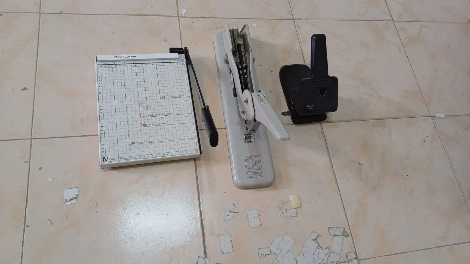 لوازم اداری منگنه کوب کاتر و پانچ|لوازم التحریر|سمیرم, |دیوار