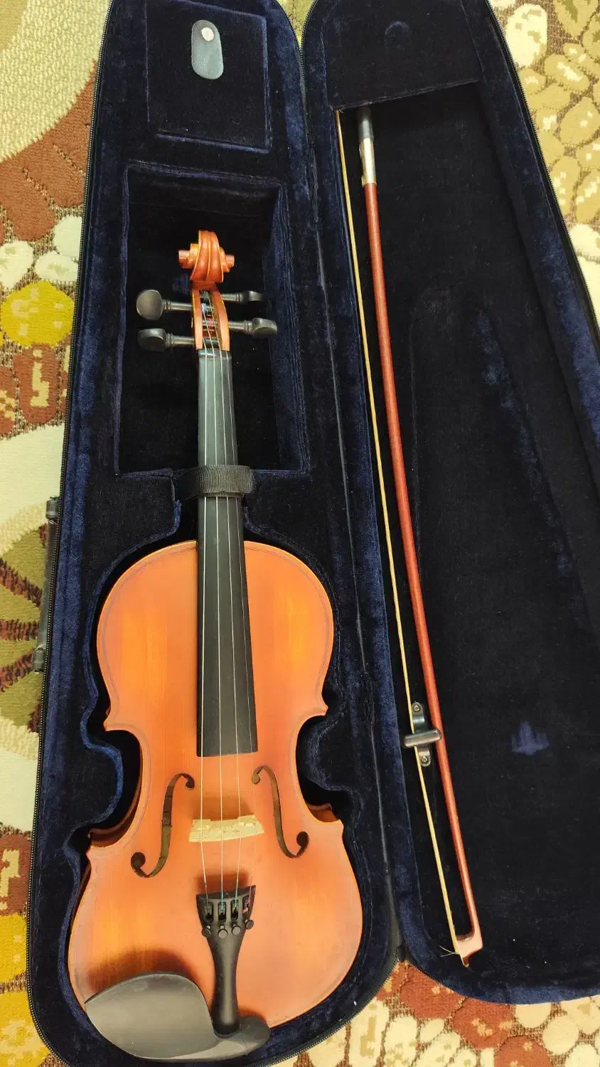 ویولن  ۴/۴ به همراه کیف|ویولن|رشت, گلزاران|دیوار