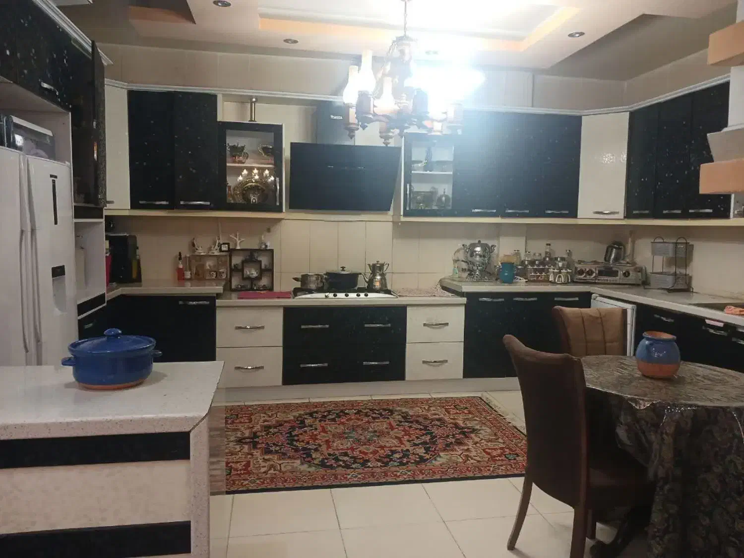 ۱۸۰ متر تکواحدی/۲ خواب فول/خیابان انقلاب|اجارهٔ آپارتمان|خرمآباد, |دیوار