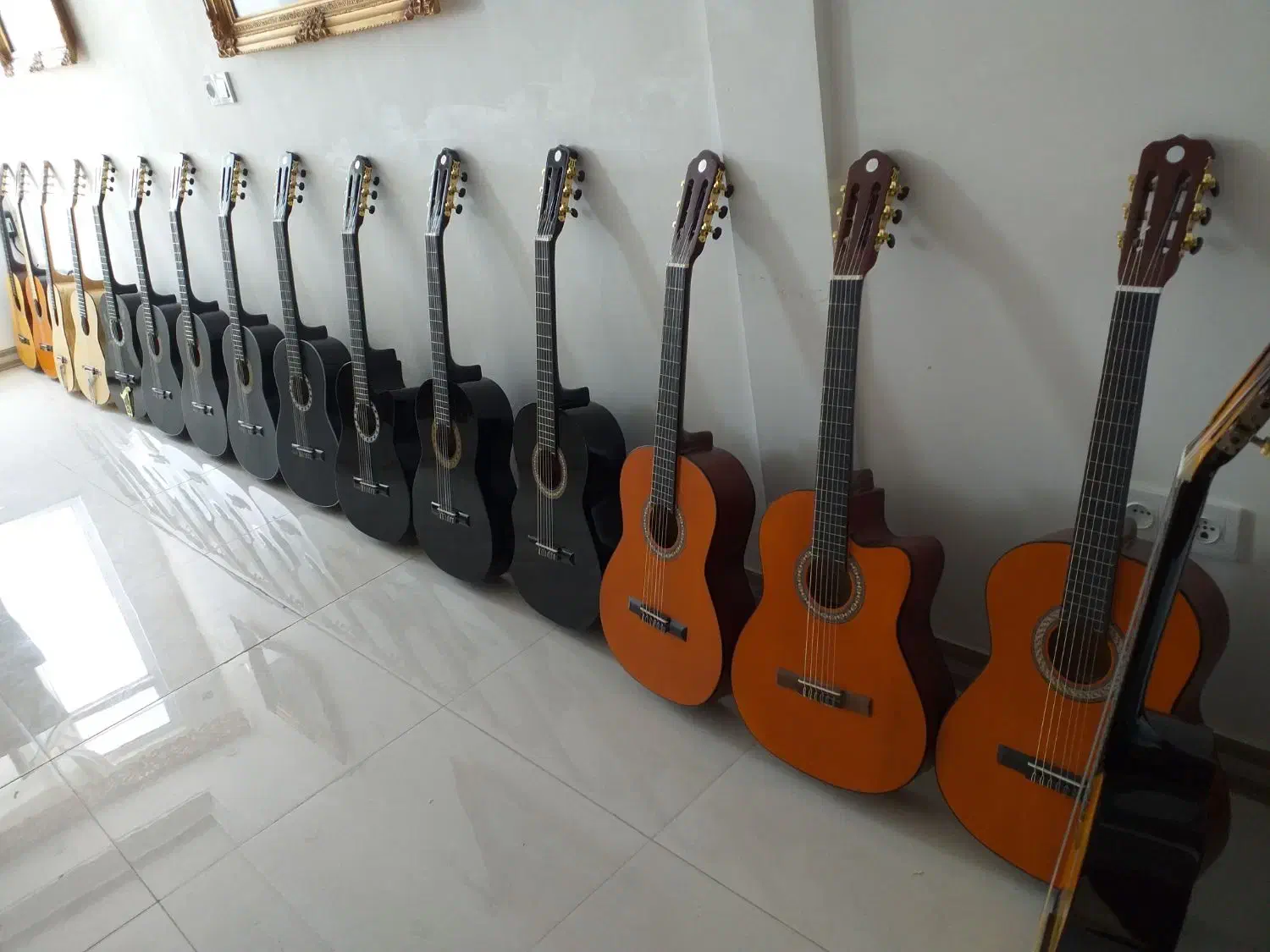 گیتار|گیتار، بیس، امپلیفایر|اراک, |دیوار