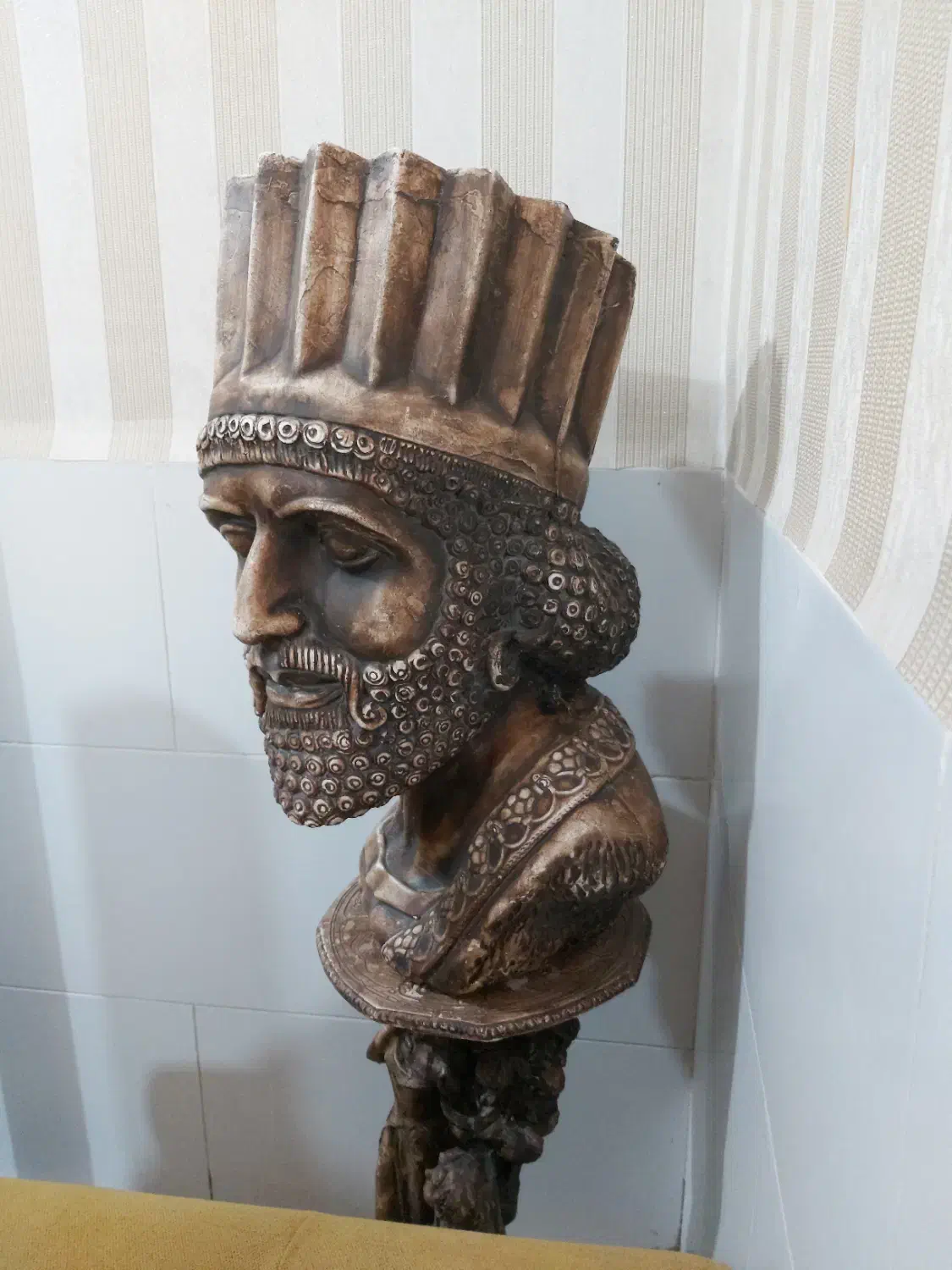 مجسمه سردیس هخامنشی|مجسمه، تندیس، ماکت|امیدیه, |دیوار