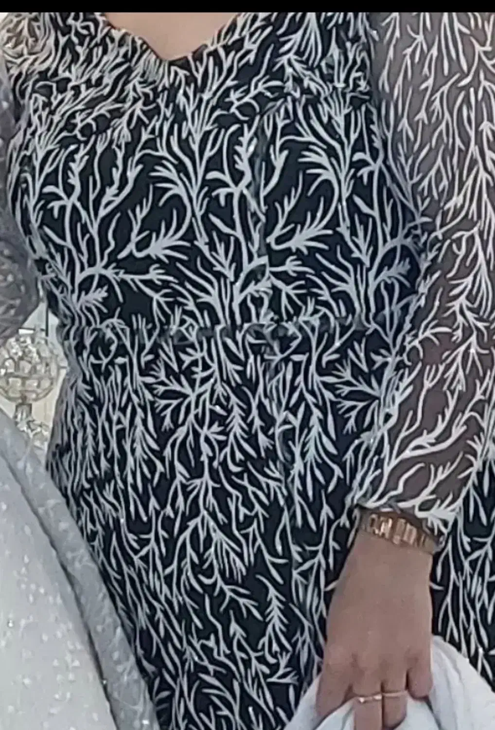 تعدادی لباس مجلسی|لباس|اشکذر, |دیوار