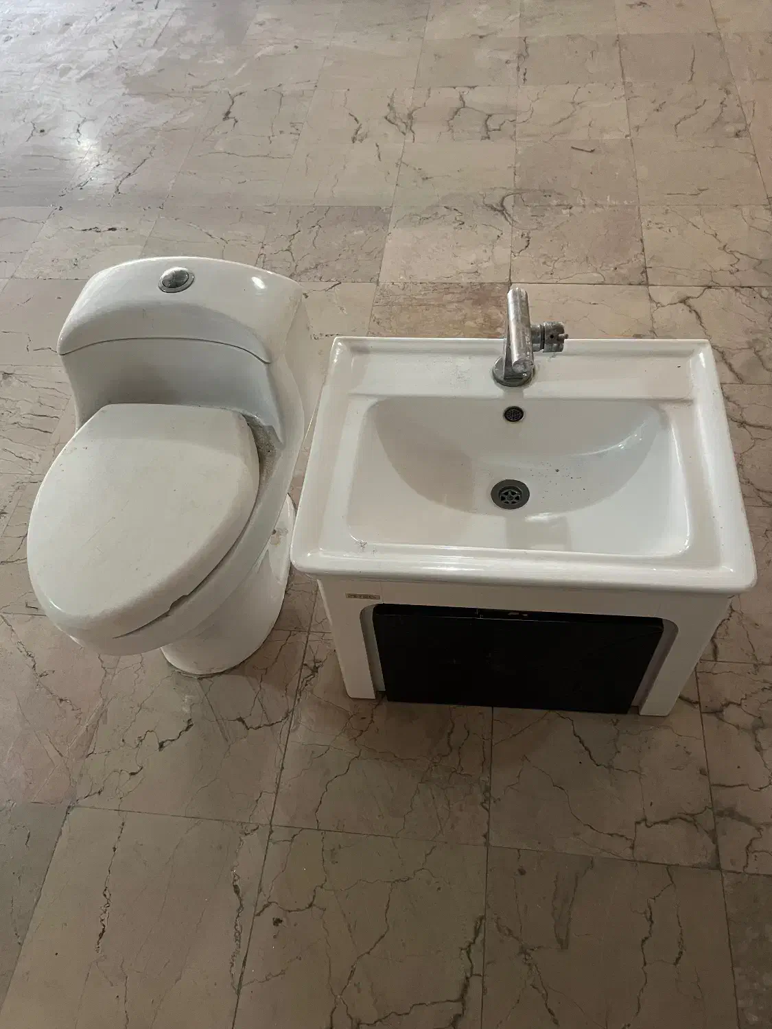 توالت فرنگی- شیر آشپزخانه-رادیاتور|لوازم سرویس بهداشتی|تهران, سردارجنگل|دیوار