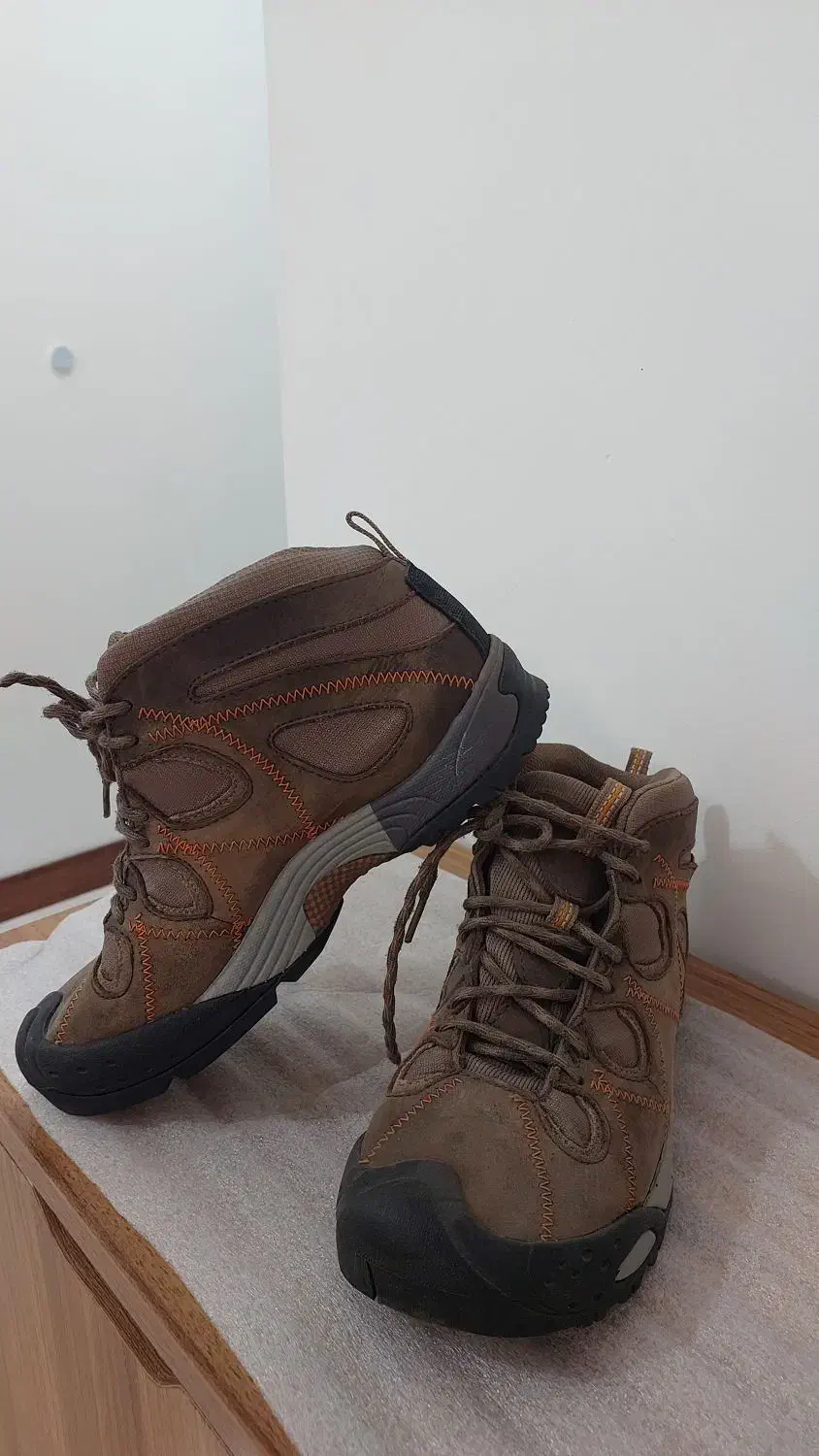 کفش برند KEEN سایز 39 .25.5 سانت|کیف، کفش، کمربند|همدان, |دیوار