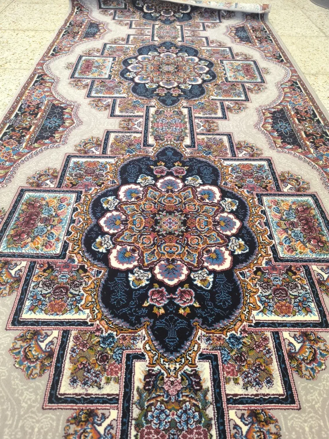 کناره نازنین موکت تندیس ۱۹۲۲|فرش|قم, باسکول|دیوار