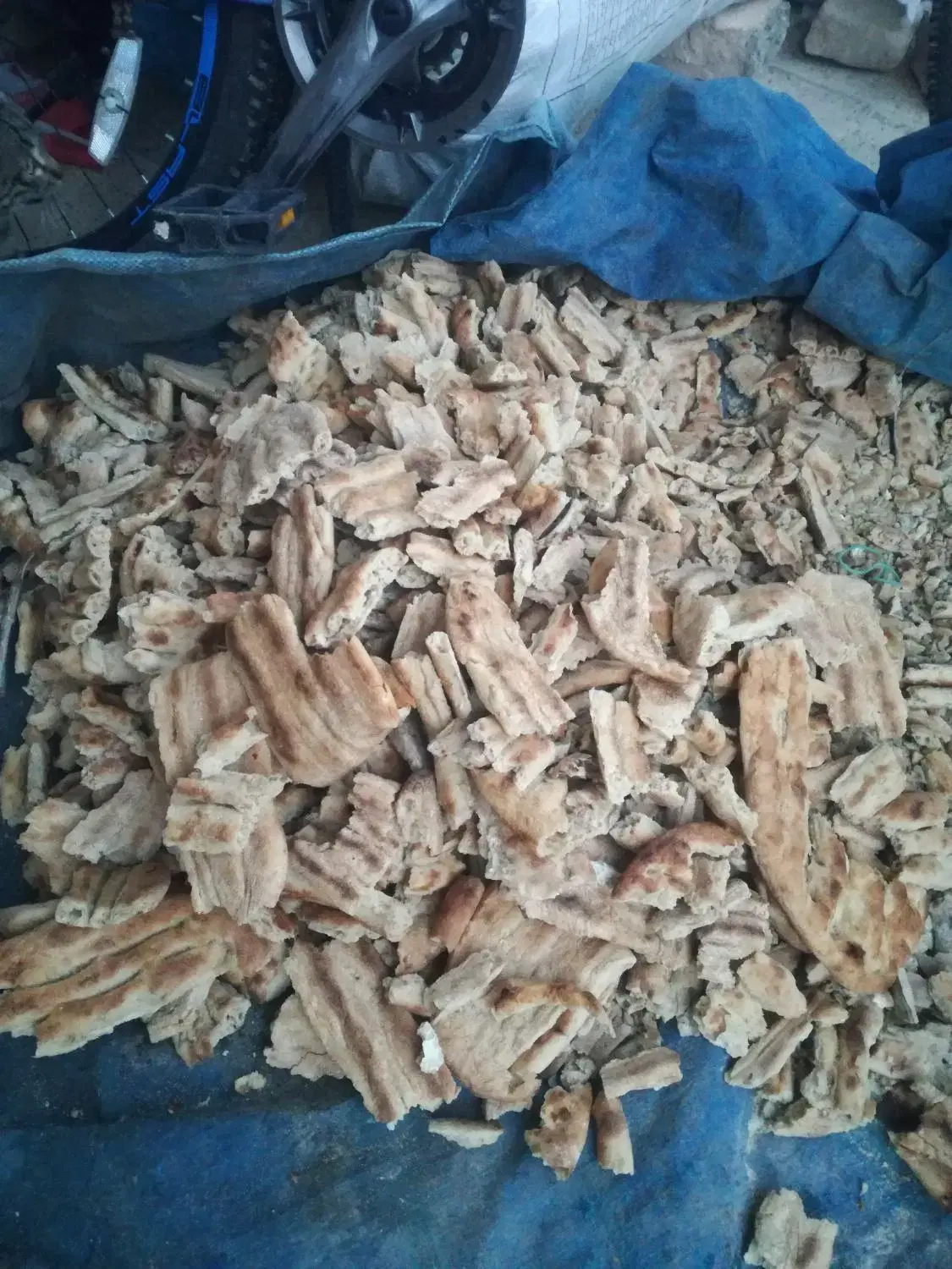 نان خشک|خوردنی و آشامیدنی|شیروان (خراسان), |دیوار