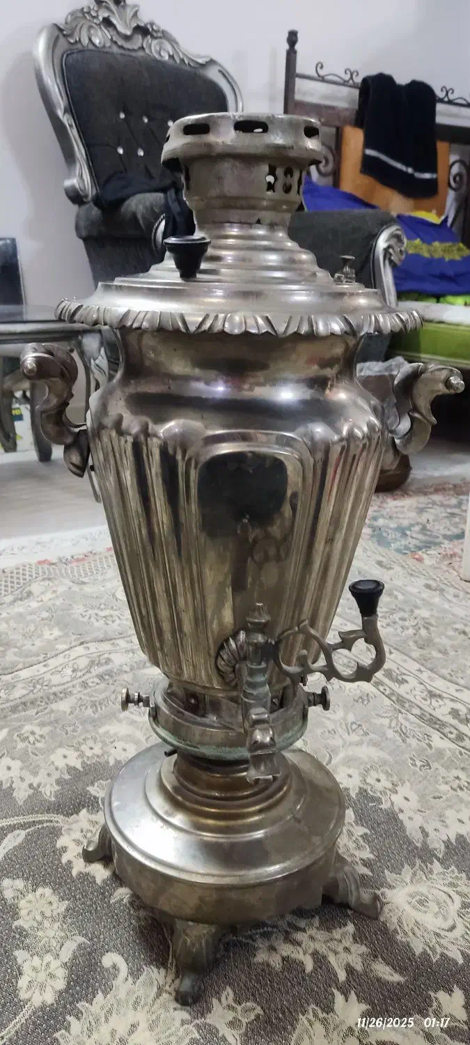 سماور روسی برنجی|کلکسیون اشیاء عتیقه|مشهد, شهید فرامرز عباسی|دیوار