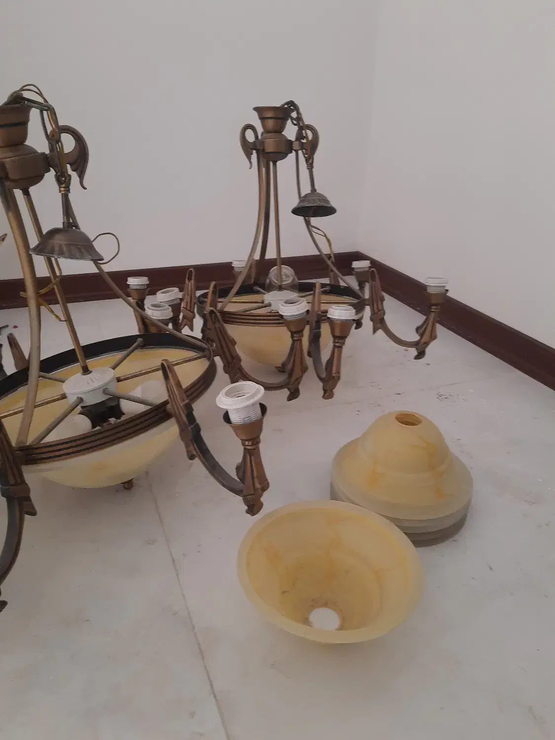 لوستر ۶ شاخه برنزی|لوستر و چراغ آویز|کرج, فاز ۳ گوهردشت|دیوار