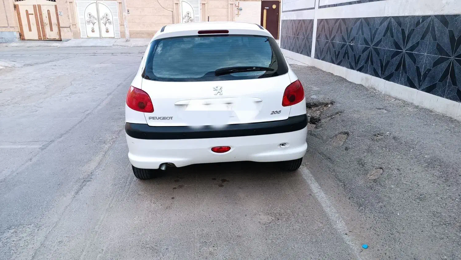 پژو ۲۰۶ سفید مدل ۹۸|خودرو سواری و وانت|زاهدان, |دیوار